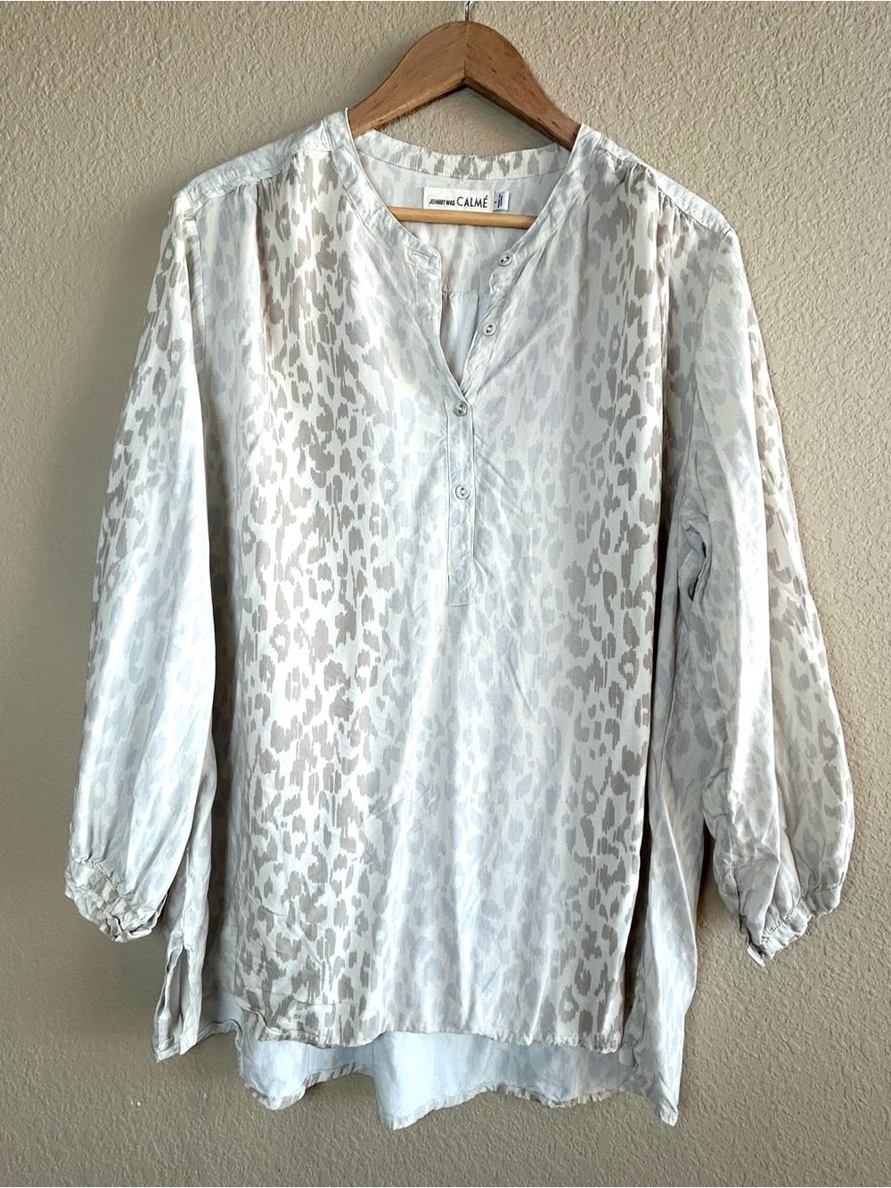 Johnny Was Calme Tan Leopard Print Women’s Blouse Size Large